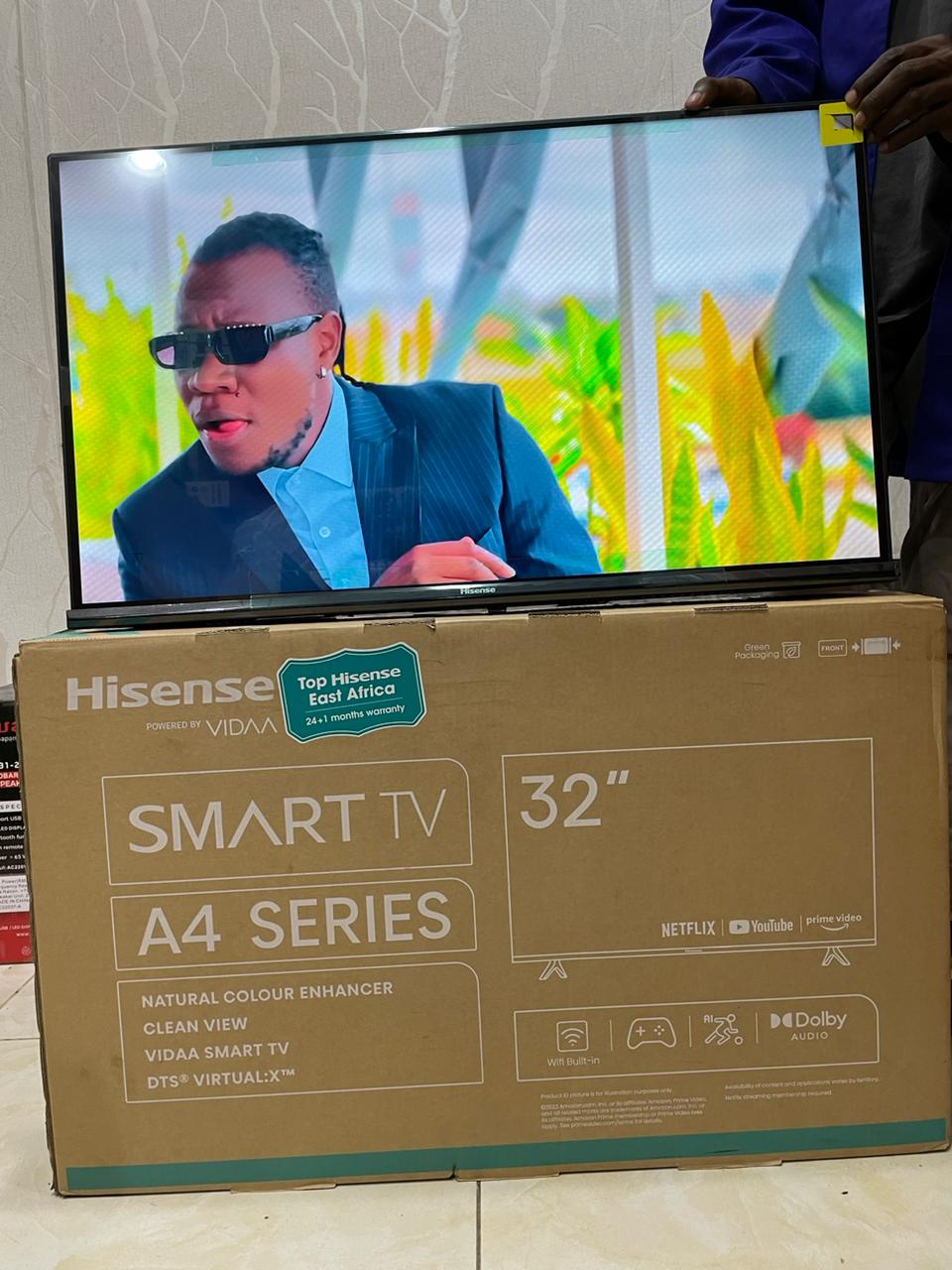 32 INCH HISENSE SMART TV